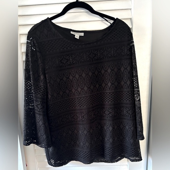 Like new Dana Buchman, black lace print pull over top in size large - Picture 1 of 8